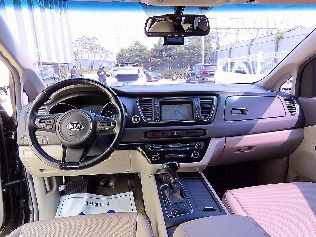 KIA Carnival - Vista 8
