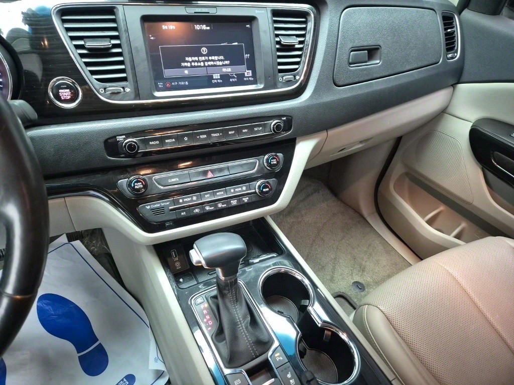 KIA Carnival - Vista 10