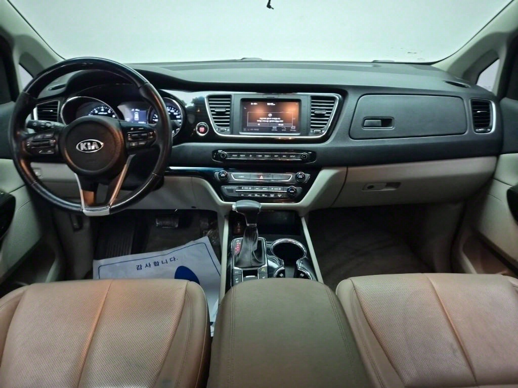 KIA Carnival - Vista 7