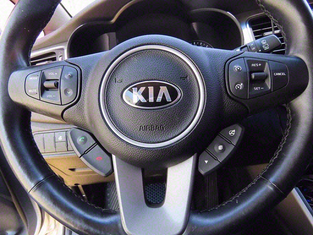 KIA Carens - Vista 9