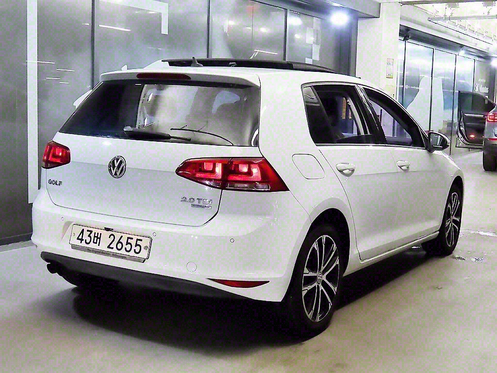 Volkswagen Golf - Vista 4