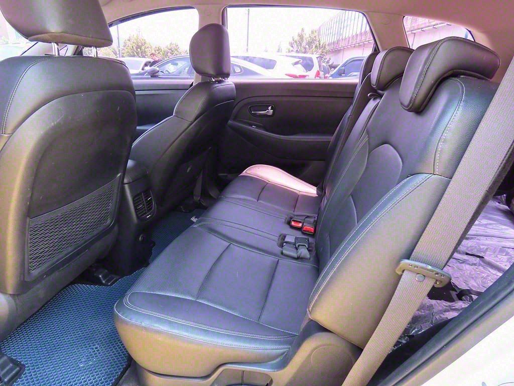 KIA Carens - Vista 7