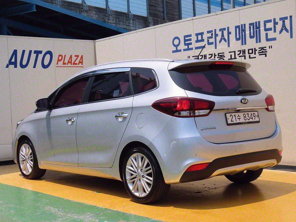 KIA Carens - Vista 4