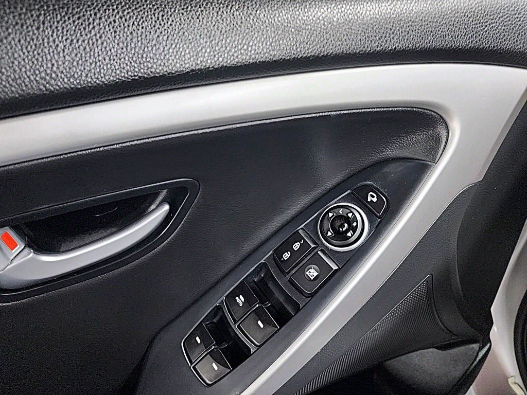 HYUNDAI i30 - Vista 8