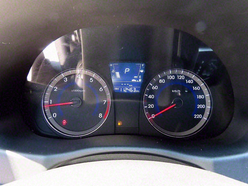 HYUNDAI Accent - Vista 9