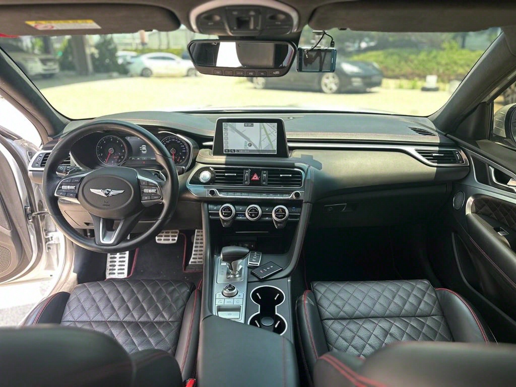 Genesis G70 - Vista 6