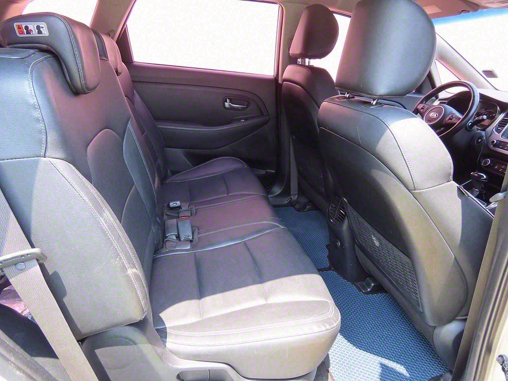 KIA Carens - Vista 6
