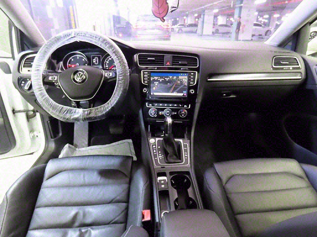 Volkswagen Golf - Vista 10