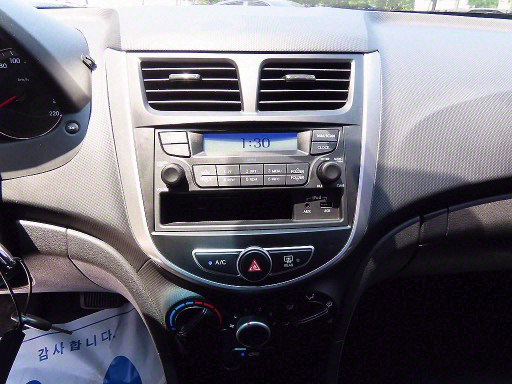 HYUNDAI Accent 2014 Plateado - Importación desde Corea - HF Imports Iquique - Foto 13