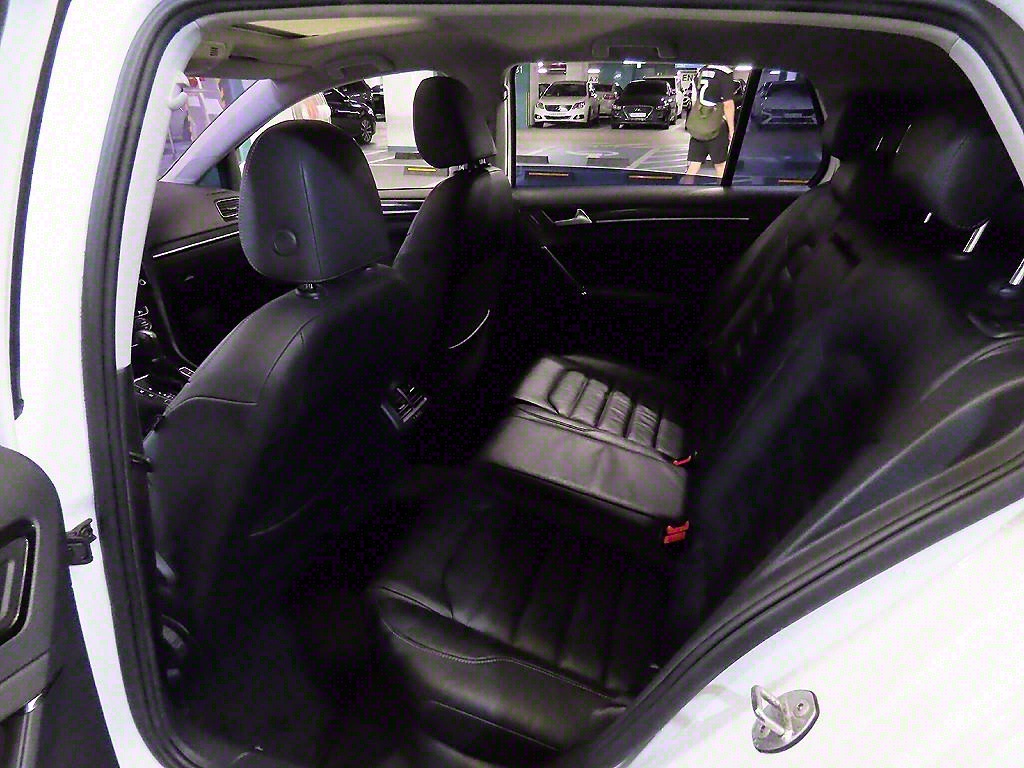 Volkswagen Golf - Vista 7