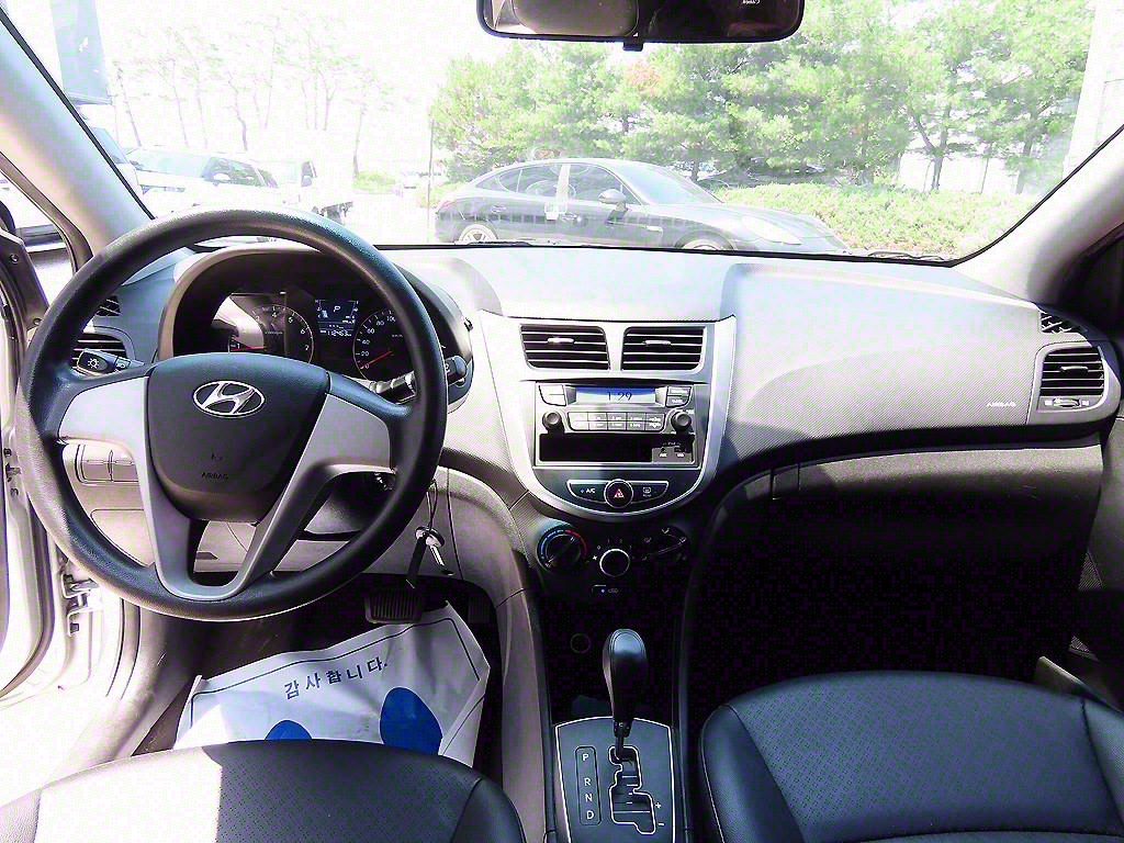 HYUNDAI Accent - Vista 7