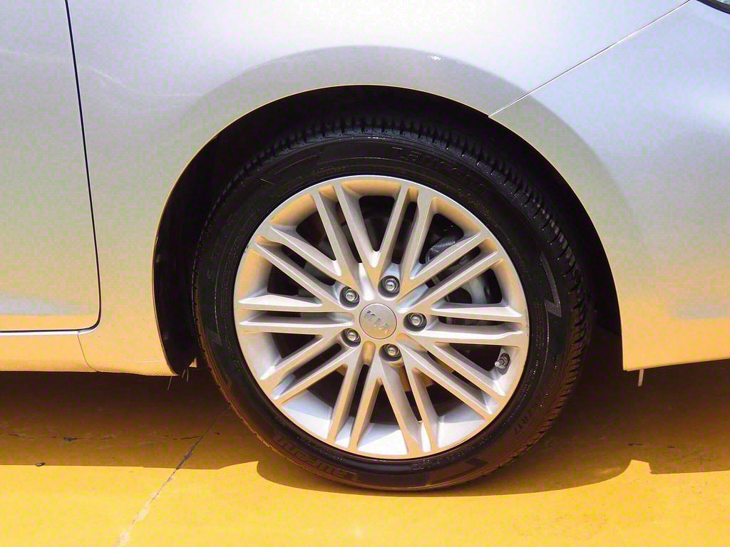 KIA Carens 2017 Plateado - Importación desde Corea - HF Imports Iquique - Foto 20