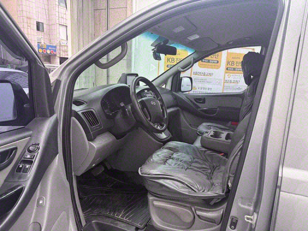 HYUNDAI Starex - Vista 5