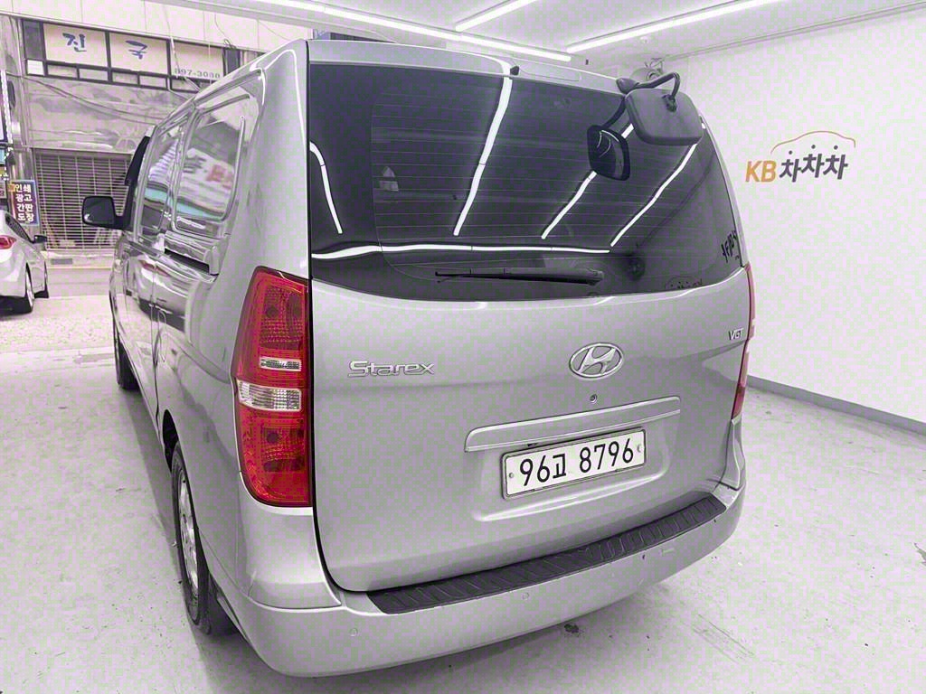 HYUNDAI Starex - Vista 4