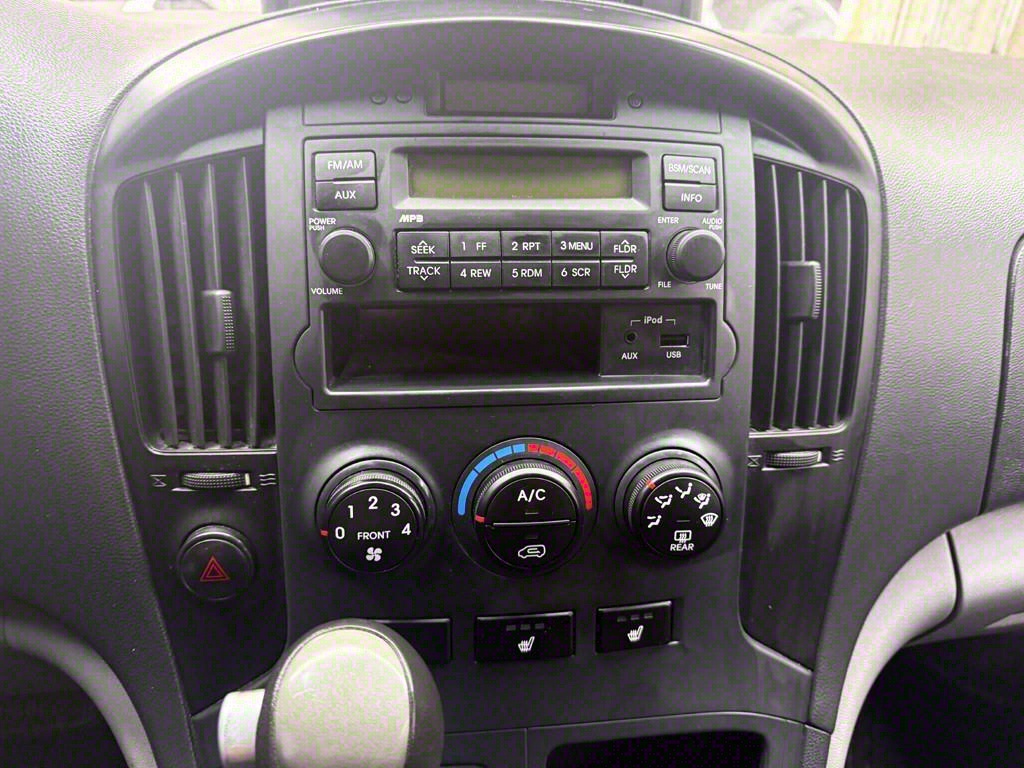 HYUNDAI Starex - Vista 10