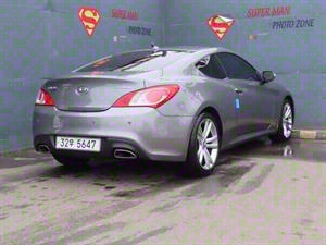 HYUNDAI Genesis - Vista 8