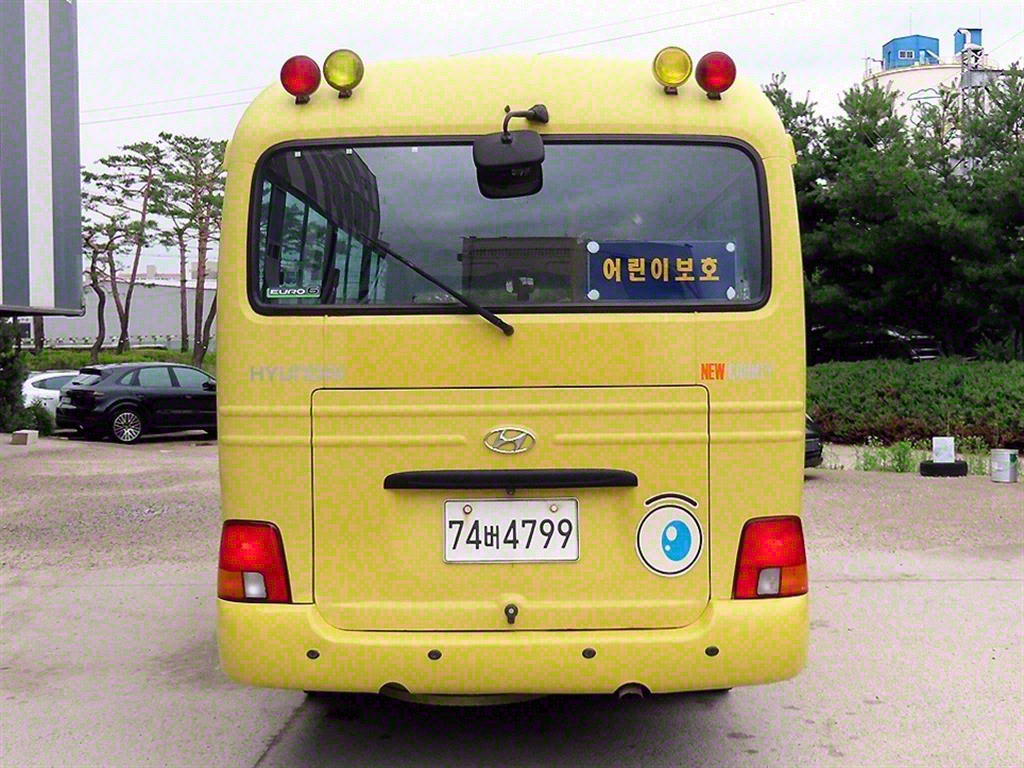 medium and large bus Hyundai bus - Vista 4