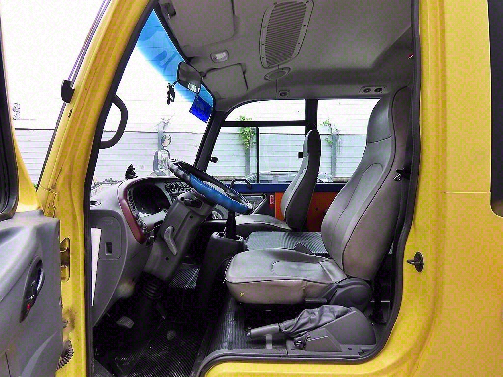 medium and large bus Hyundai bus - Vista 5