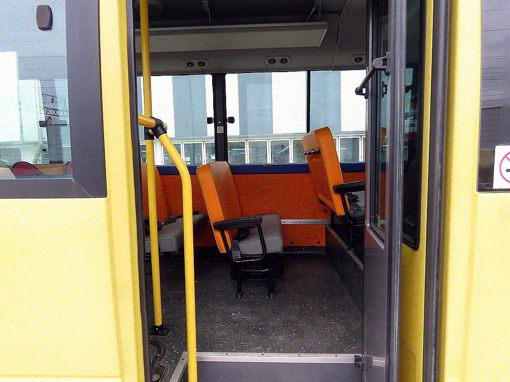 medium and large bus Hyundai bus - Vista 6