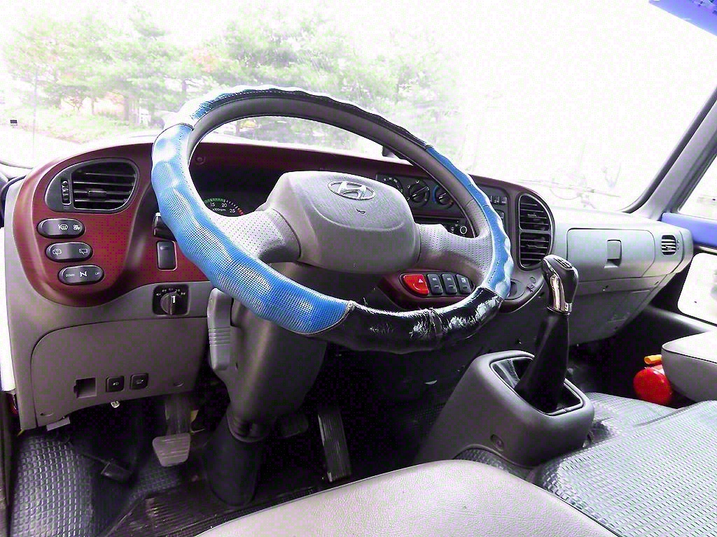 medium and large bus Hyundai bus - Vista 9