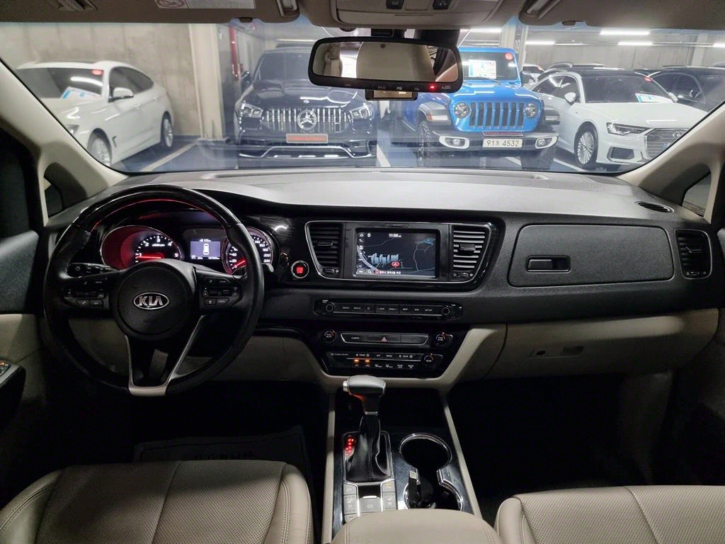 KIA Carnival - Vista 7