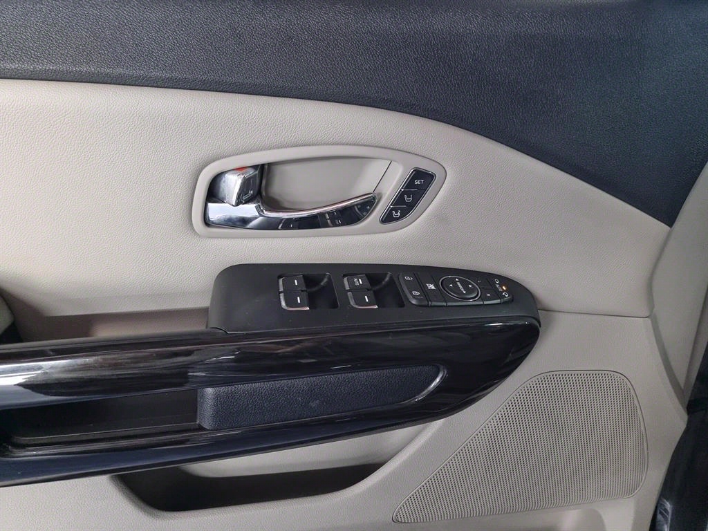 KIA Carnival - Vista 9