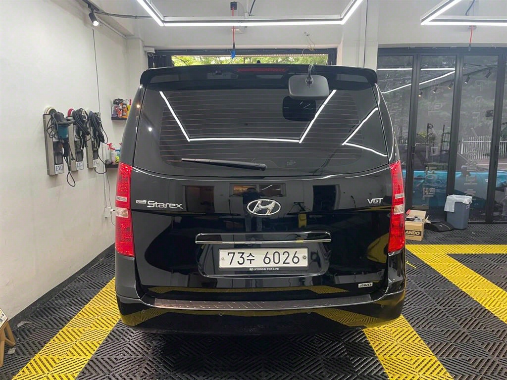 HYUNDAI Starex - Vista 6