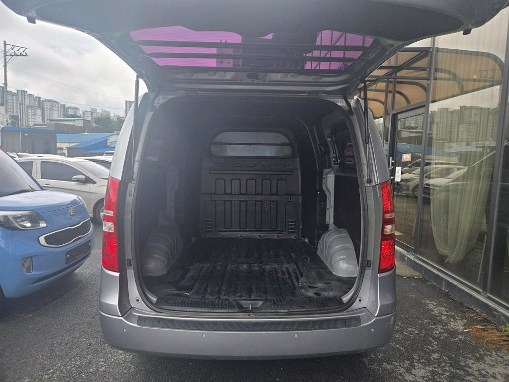 HYUNDAI Starex - Vista 5