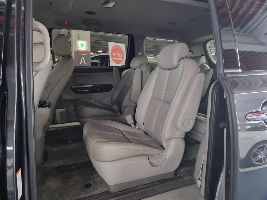 KIA Carnival - Vista 6