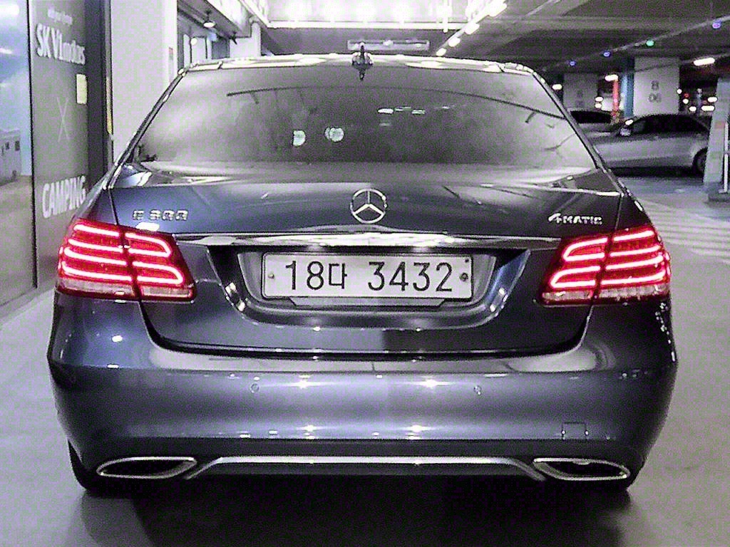 Mercedes Benz E class - Vista 5