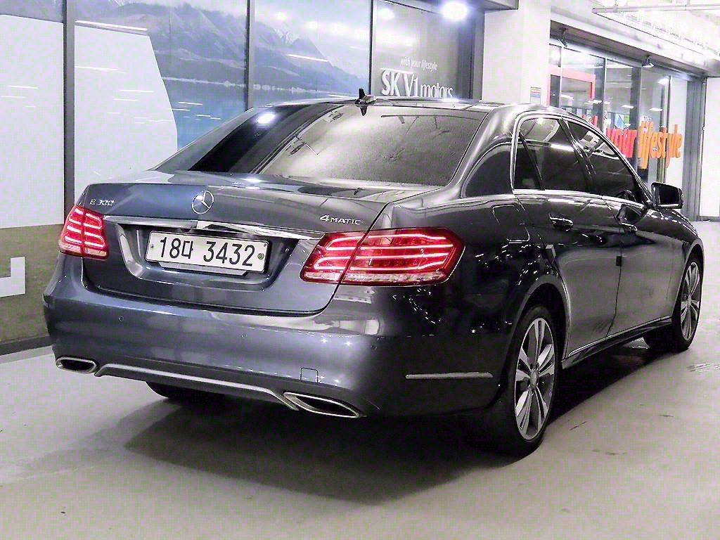 Mercedes Benz E class - Vista 4