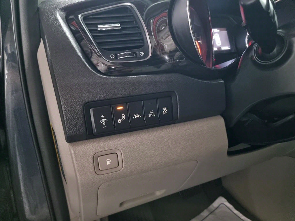 KIA Carnival - Vista 11
