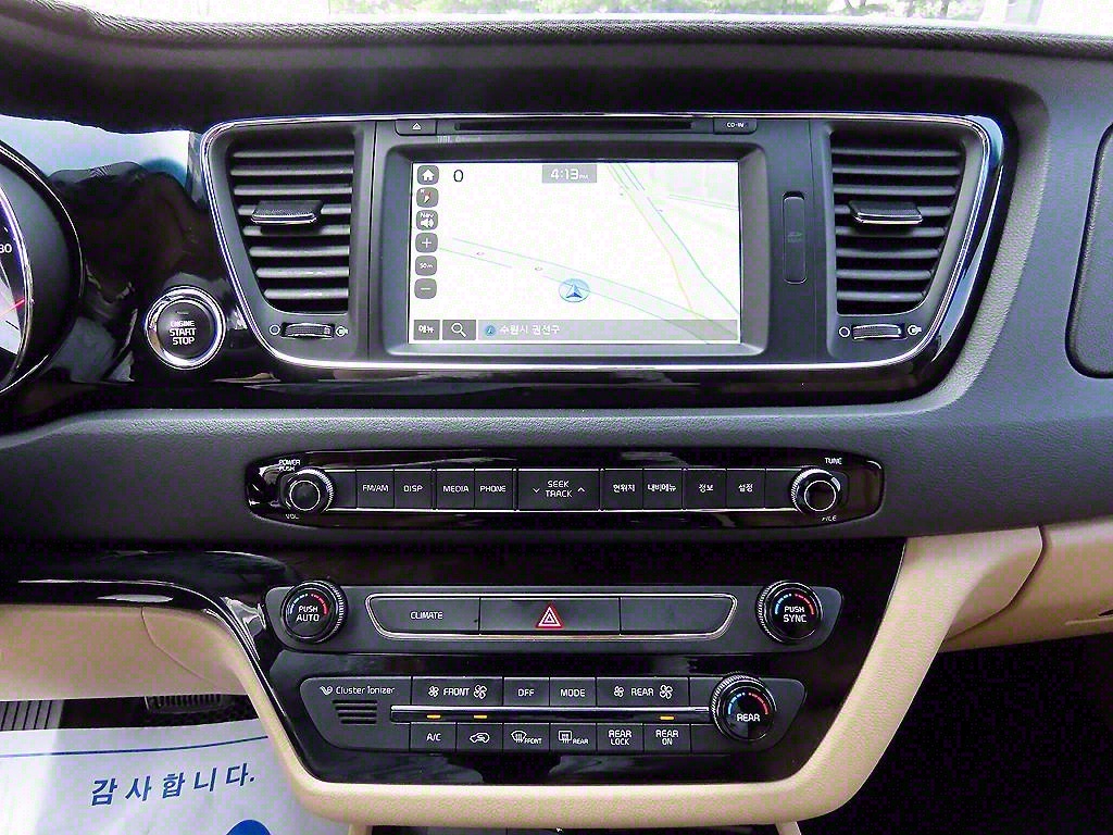 KIA Carnival - Vista 12