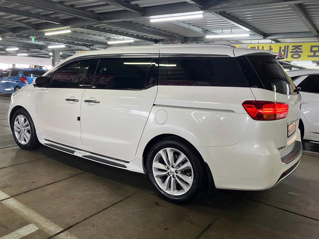 KIA Carnival - Vista 4