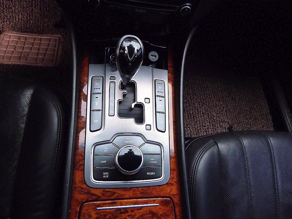 HYUNDAI Equus - Vista 10