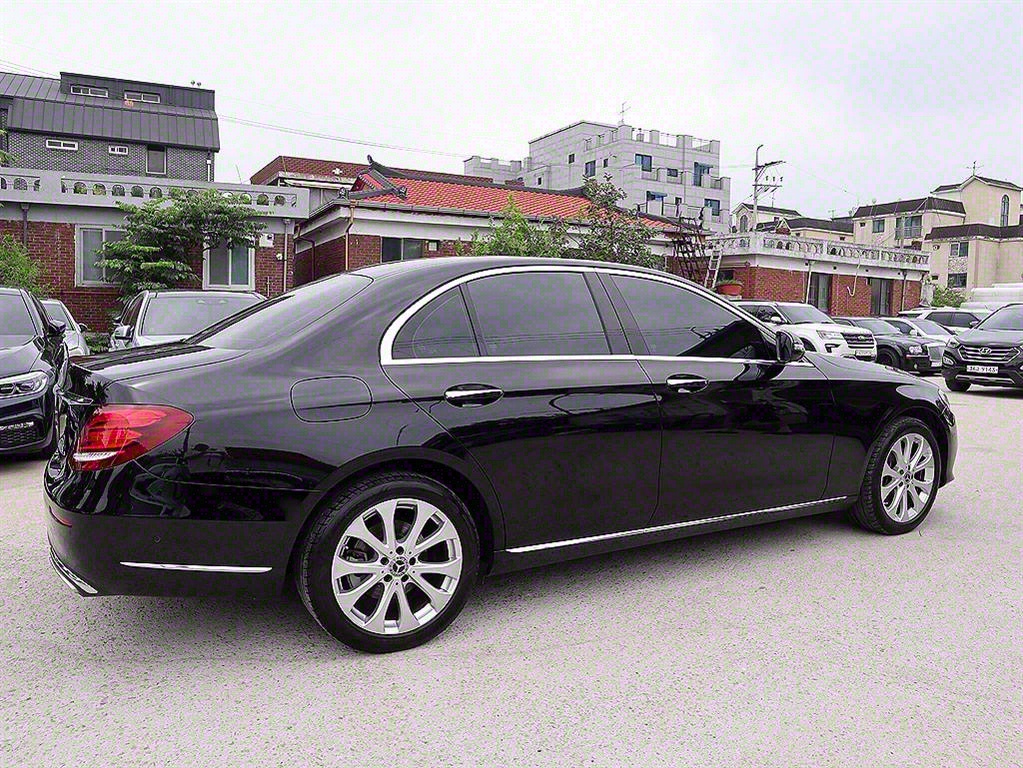 Mercedes Benz E class - Vista 7