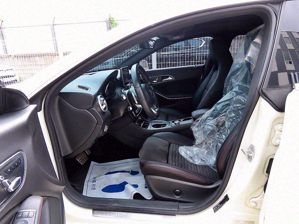 Mercedes Benz CLA Class - Vista 5