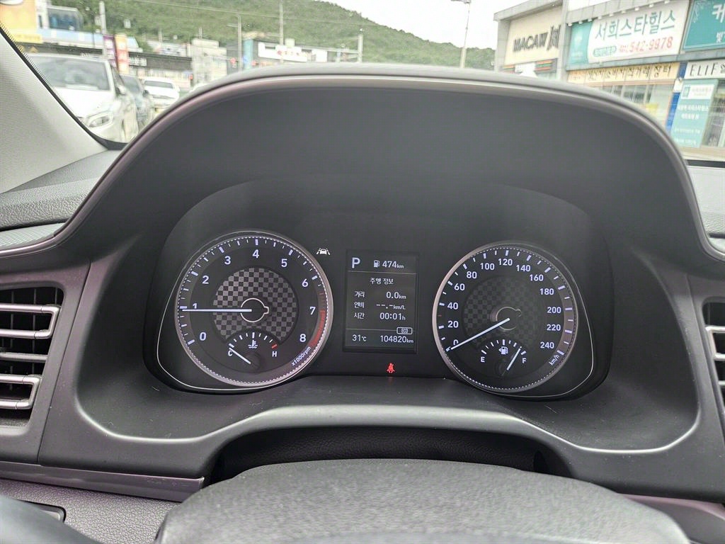 HYUNDAI Avante - Vista 10