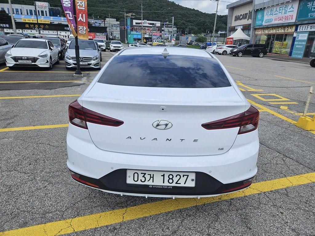 HYUNDAI Avante - Vista 4