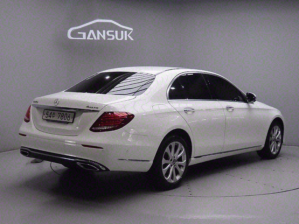 Mercedes Benz E class - Vista 7