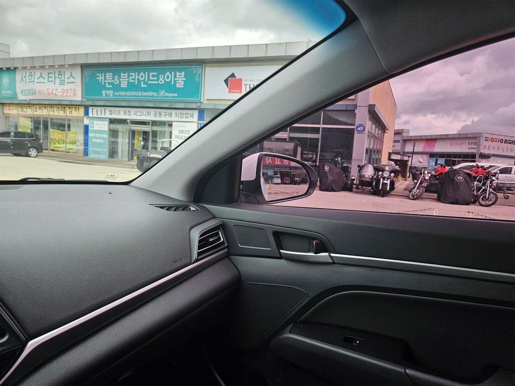 HYUNDAI Avante - Vista 9