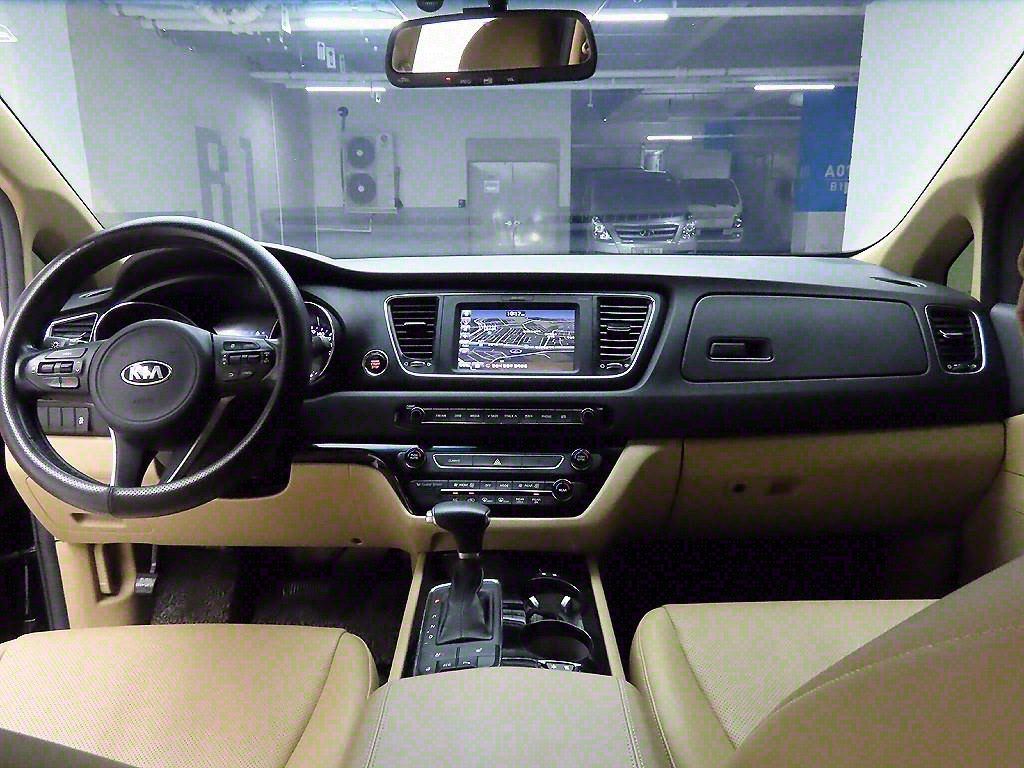 KIA Carnival - Vista 7