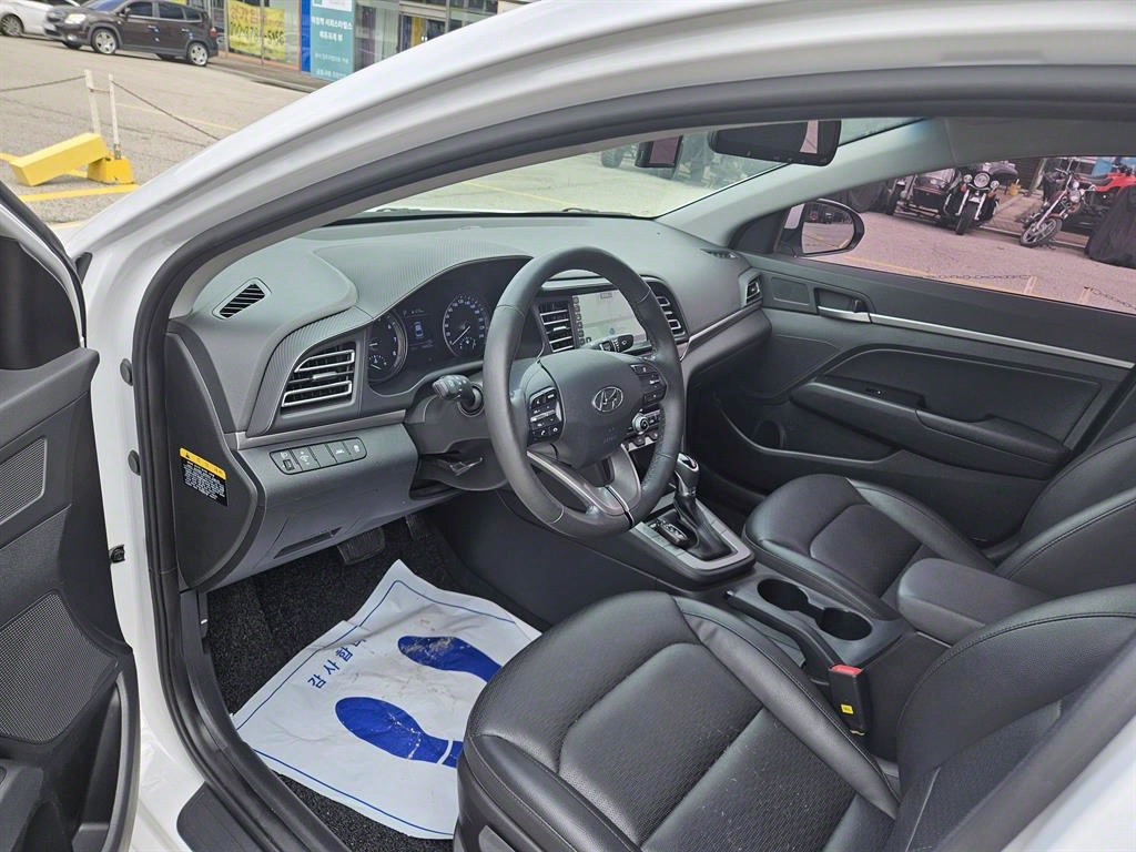 HYUNDAI Avante - Vista 6