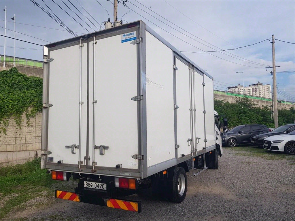 medium and large cargo truck - Vista 4