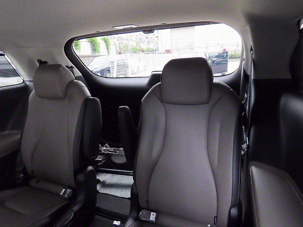 KIA Carnival - Vista 7