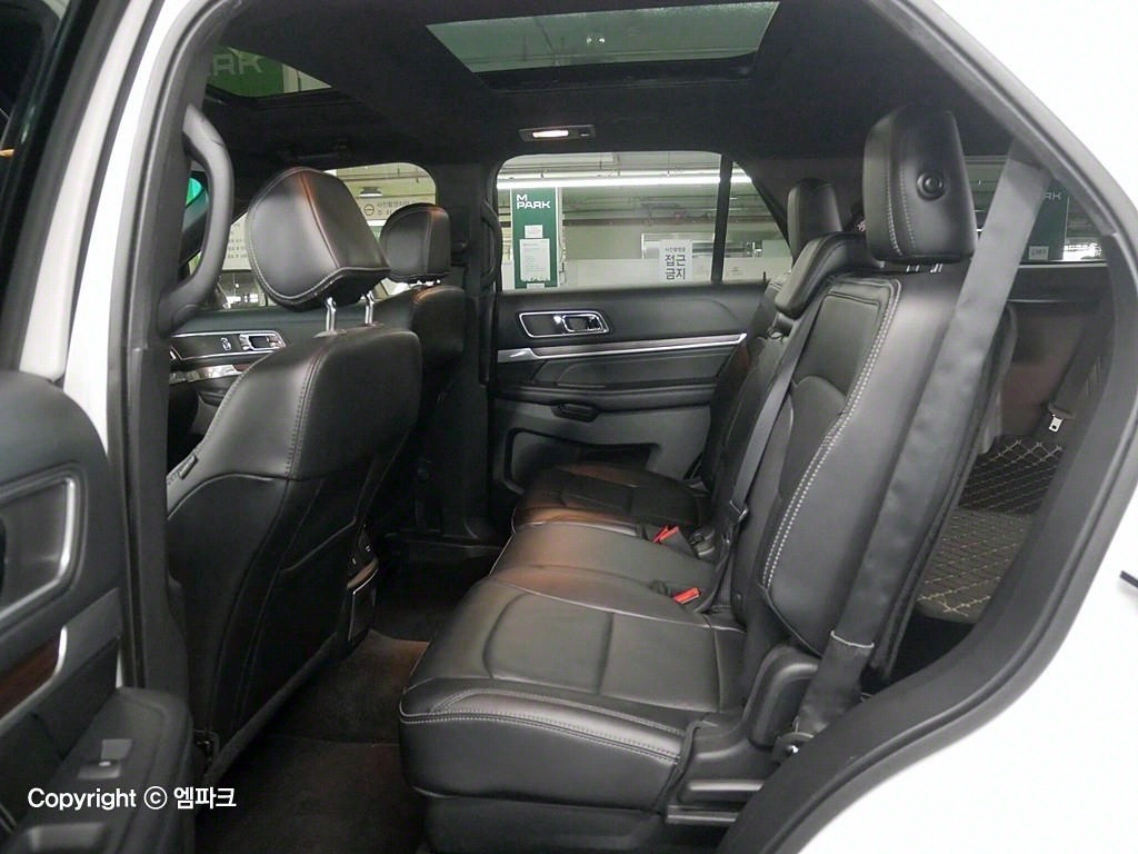 Ford Explorer - Vista 10