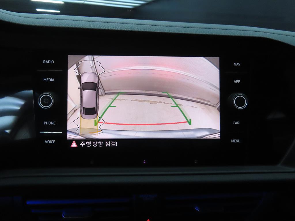 Volkswagen Jetta - Vista 11