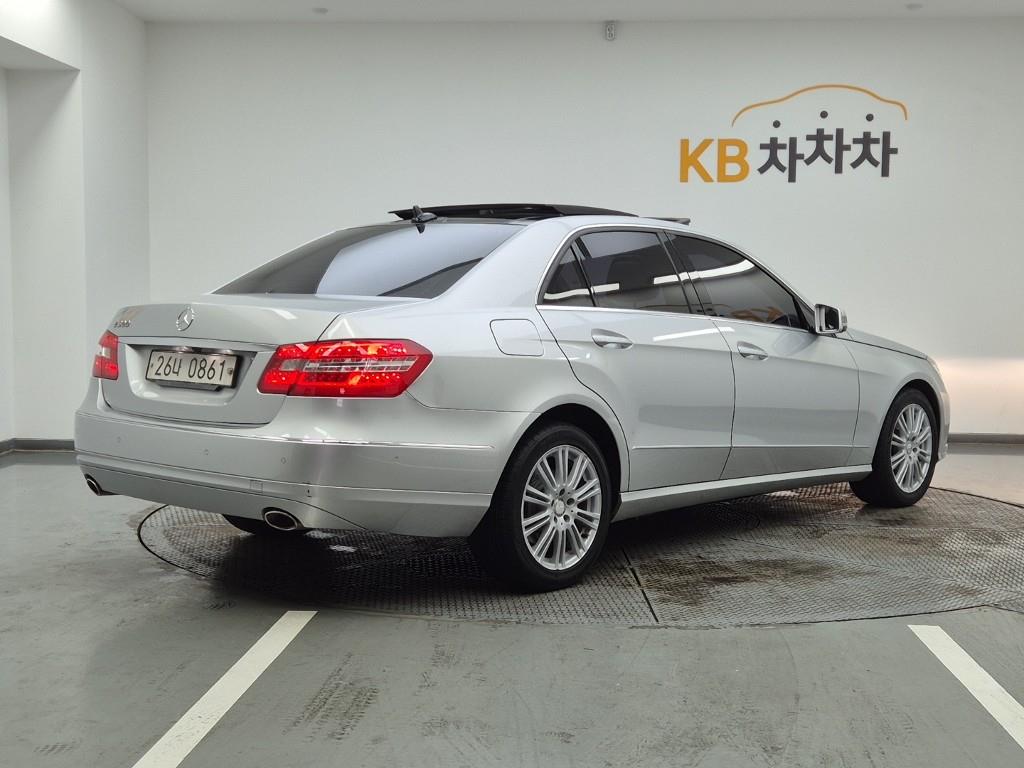 Mercedes Benz E class - Vista 4