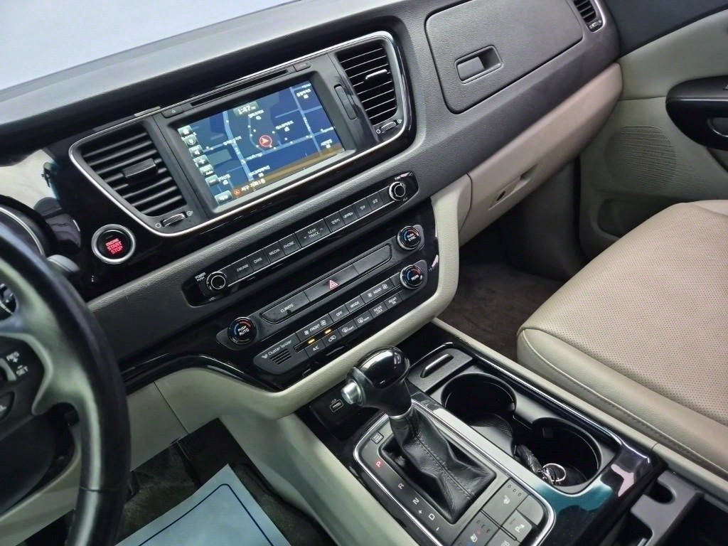 KIA Carnival - Vista 10