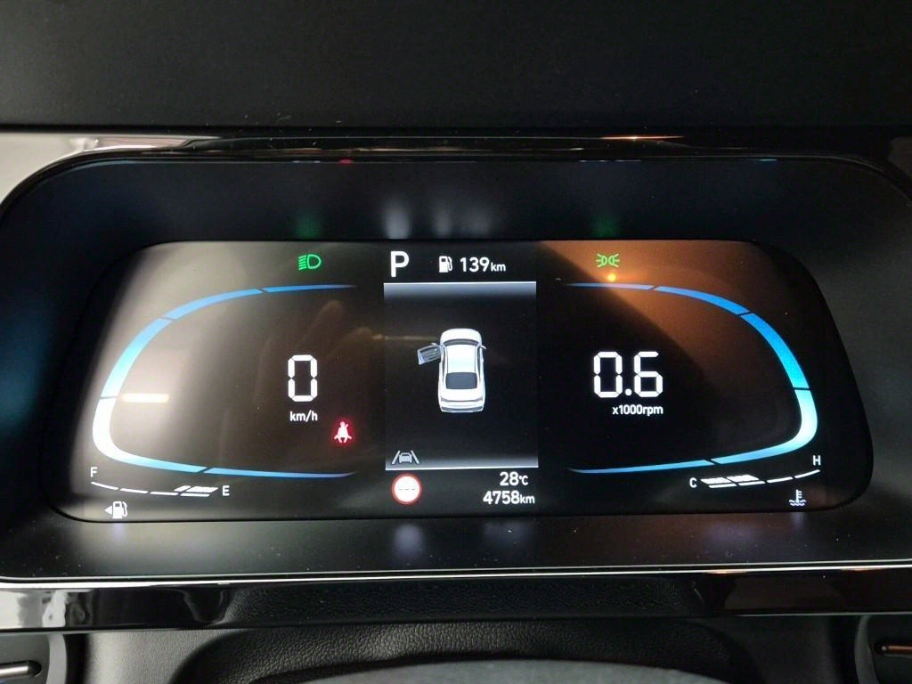 HYUNDAI Avante - Vista 5